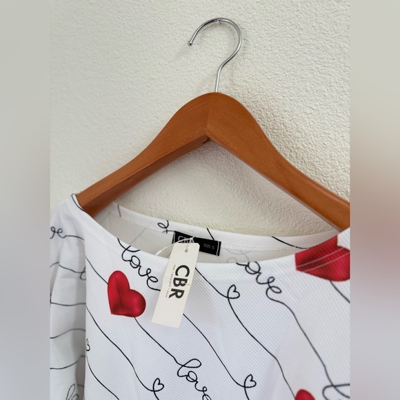 NWT CBR White Off-Shoulder Sweater with Red Hearts Women’s Size Small - Picture 5 of 8